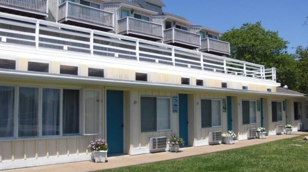 The Windswept Inn Чарлстаун Экстерьер фото